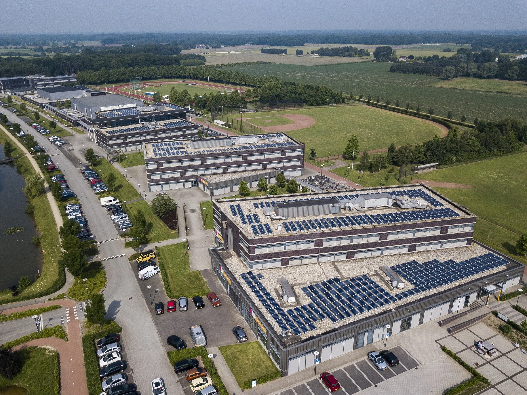Zonnepanelen op het Sondervick college